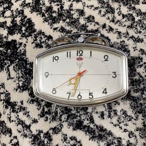 Vintage white dove alarm clock ⏰